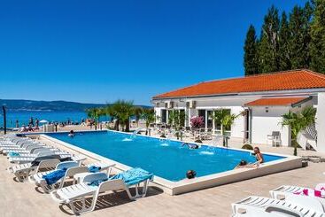 酒店 Mobile Homes Camp Galeb