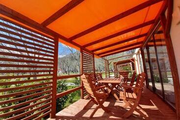 酒店 Mobile Homes Camp Galeb