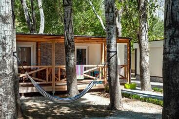 酒店 Mobile Homes Camp Galeb