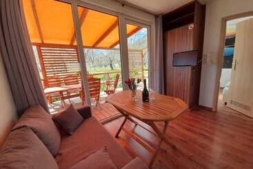 酒店 Mobile Homes Camp Galeb