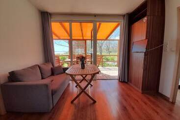 酒店 Mobile Homes Camp Galeb