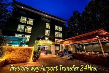 هتل Nai Yang Place  Phuket Airport