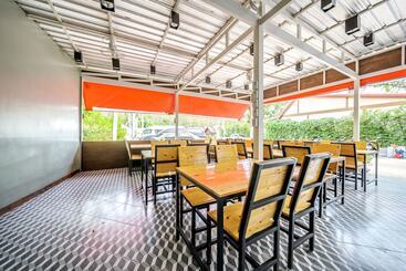 هتل Nai Yang Place  Phuket Airport