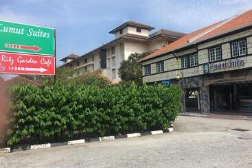 هتل Lumut Suites