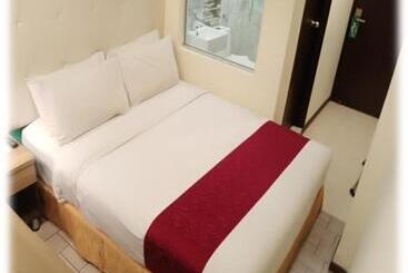 هتل Lumut Suites