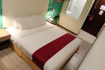 Otel Lumut Suites