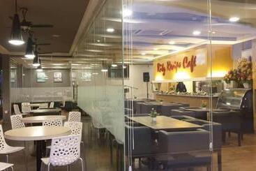 هتل Lumut Suites