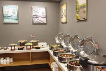 هتل Lumut Suites