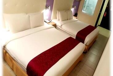 هتل Lumut Suites