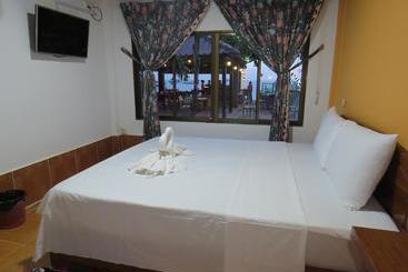 هتل Two Easy Bungalow