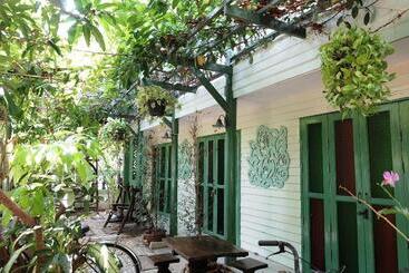پانسیون Baanrak Amphawa Homestay