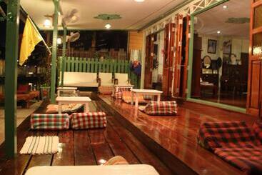 پانسیون Baanrak Amphawa Homestay
