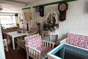 پانسیون Baanrak Amphawa Homestay