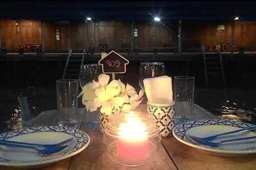 پانسیون Baanrak Amphawa Homestay