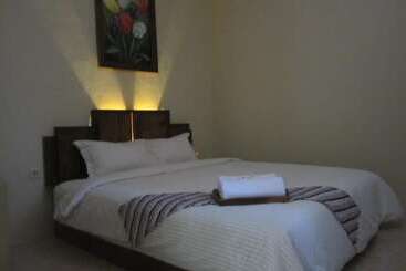 پانسیون Larasati Guest House