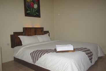 پانسیون Larasati Guest House