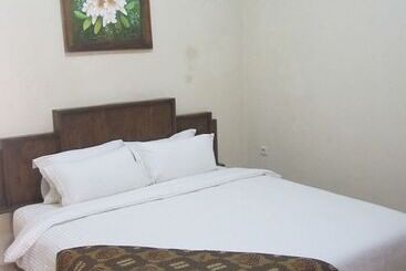 پانسیون Larasati Guest House