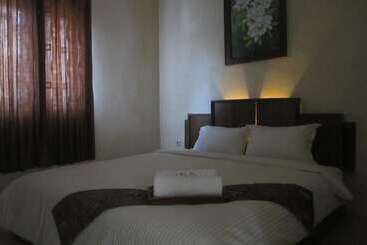 پانسیون Larasati Guest House