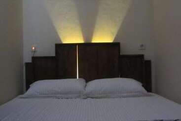 پانسیون Larasati Guest House