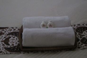 پانسیون Larasati Guest House