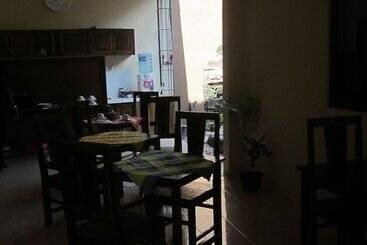 پانسیون Larasati Guest House