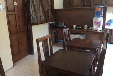 پانسیون Larasati Guest House