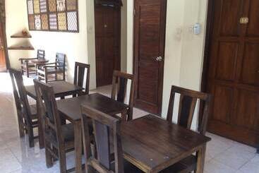 پانسیون Larasati Guest House