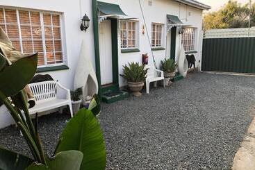 پانسیون The Solomon Guest House