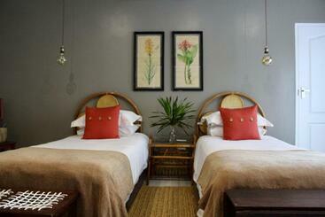 تختخواب و صبحانه Igwalagwala Guest House
