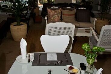 تختخواب و صبحانه Igwalagwala Guest House