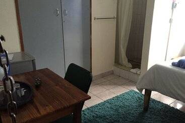 پانسیون Liya Guest Lodge