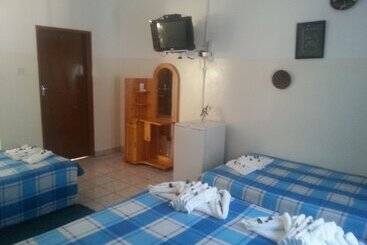 پانسیون Liya Guest Lodge
