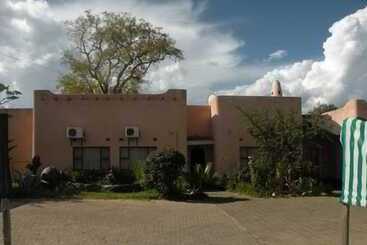 پانسیون Liya Guest Lodge