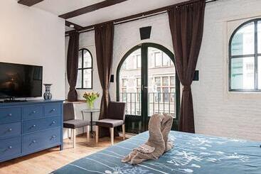 تختخواب و صبحانه Crown Guesthouse Amsterdam