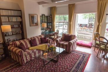 تختخواب و صبحانه Prinsen Apartment