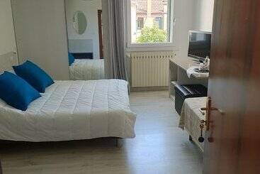 تختخواب و صبحانه Venice Home