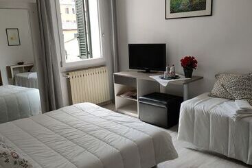 تختخواب و صبحانه Venice Home