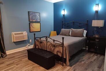 هتل Natchez Manor Bed & Breakfast