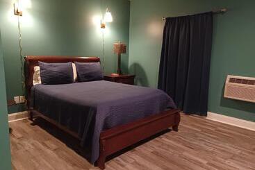 هتل Natchez Manor Bed & Breakfast