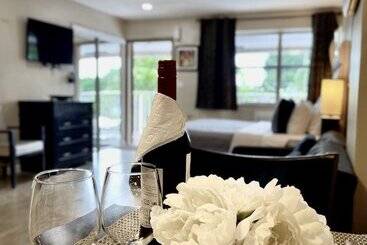 Sheridan Suites Apartments