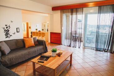 דירות לתיירים Wild Pear Villa