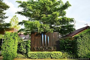 هتل Cascades Resort