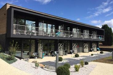هتل Domaine De Bayeux