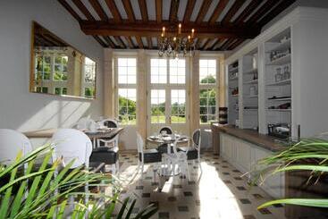 هتل Domaine De Bayeux
