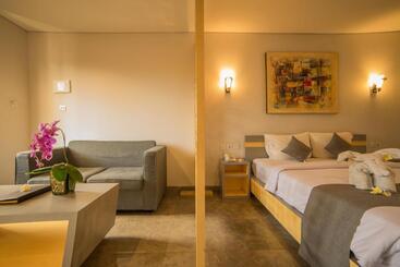 هتل Grand Kesambi Resort And Villas