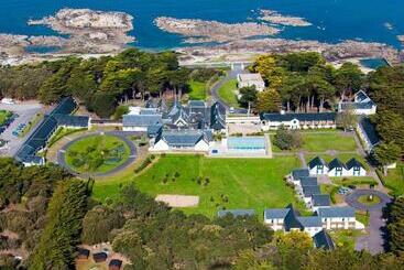 استراحتگاه Domaine De Port Aux Rocs