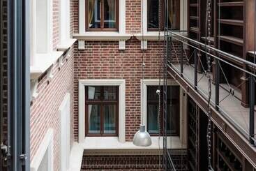 هتل Palazzo Rosso Old Town