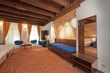 هتل Palazzo Rosso Old Town