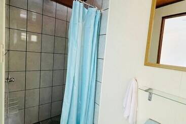 تختخواب و صبحانه Cabinas Nuestra Kasa