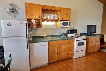 Cavendish Bosom Buddies Cottage Resort